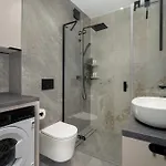Unique With Air Conditioning In By Renters * 포즈난
