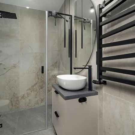 Unique With Air Conditioning In By Renters شقة *